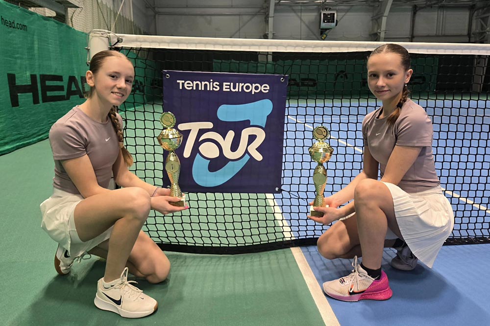 Zuzka Langášová a Eliška Kučerová ovládly čtyřhru na mezinárodním turnaji v Jablonci nad Nisou