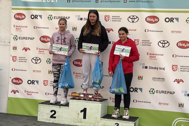 Sára Pánková Sára Pánková na stupních vítězů při MČR v travním lyžování