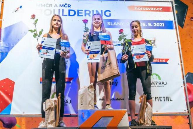Barbora Bernardová Bernardová Barbora na stupních vítězů při MČR v lezení