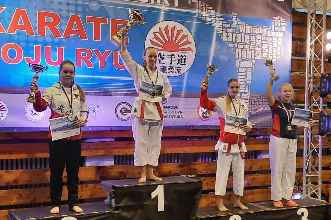 Riana Veselíková Bronzová medaile pro Rianu Veselíkovou na MČR v karate (Goju ryu)