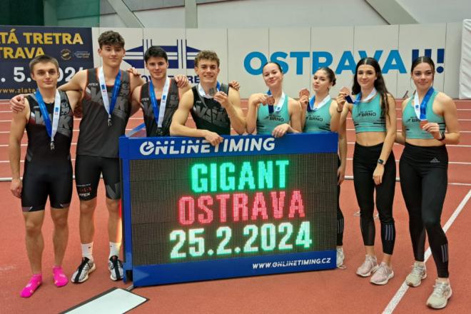 Pět medailí z MČR juniorů a dorostu, úžasný „double“ na nejkratší trati